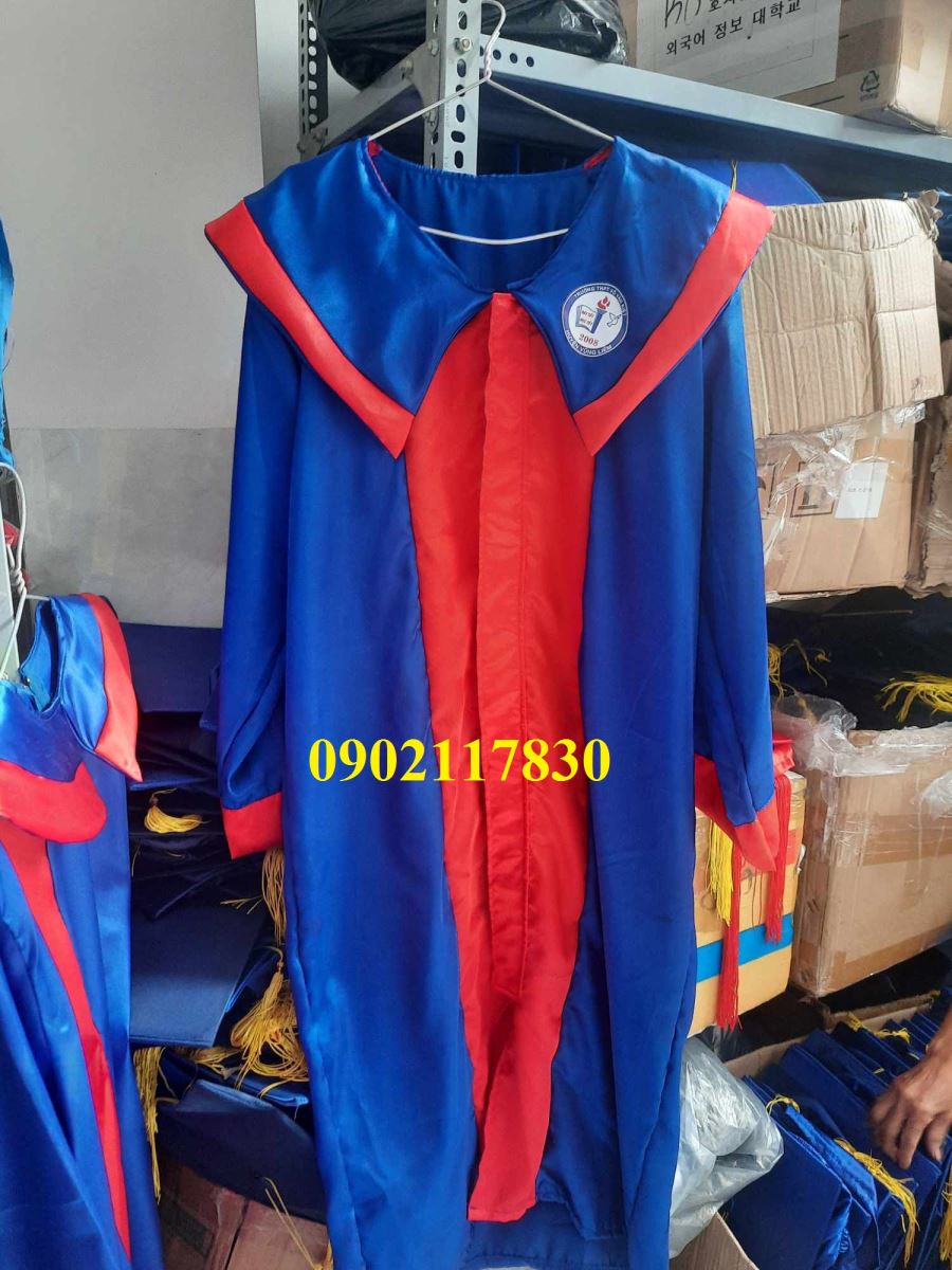 Cần bán ÁO TỐT NGHIỆP lớp 5